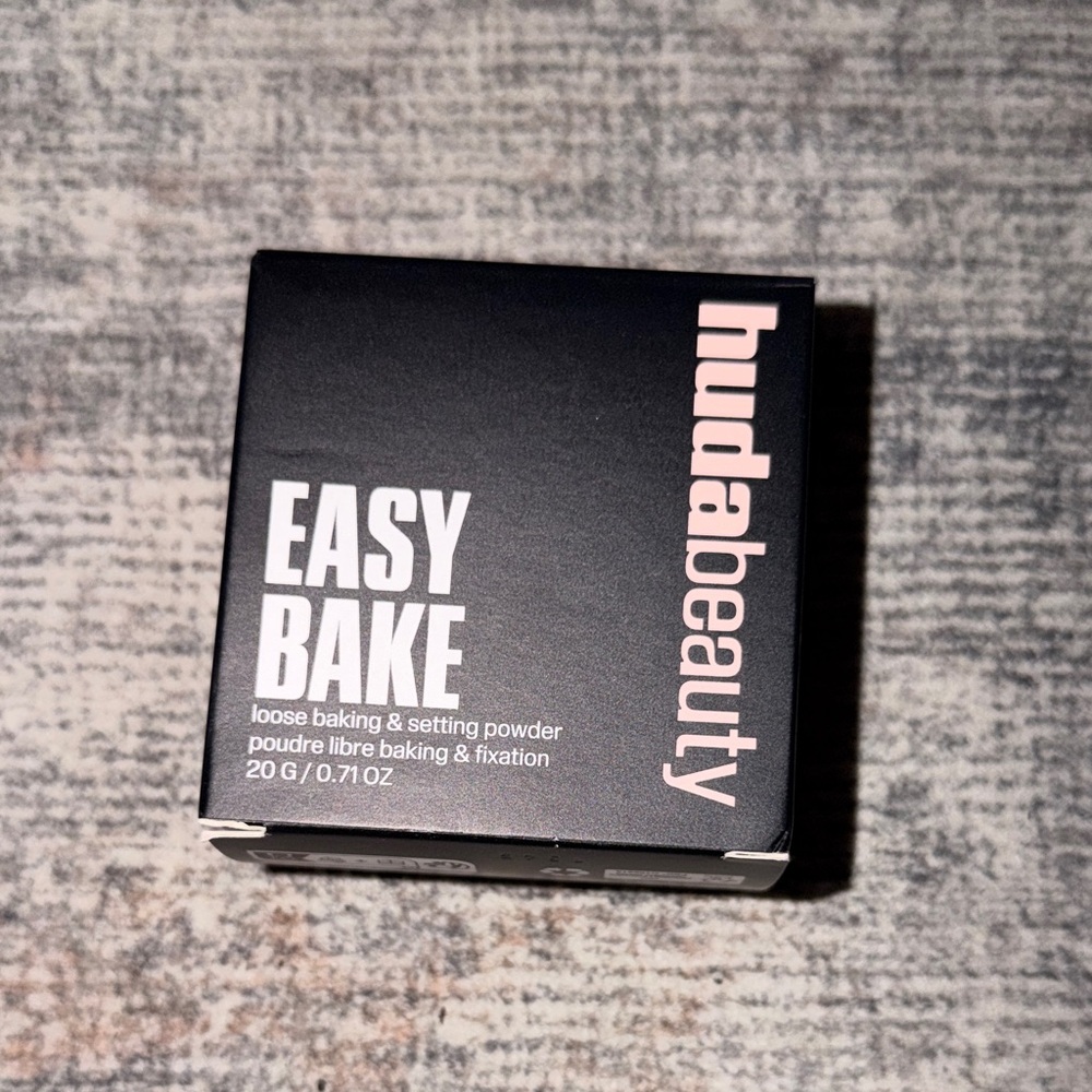 HUDA BEAUTY Easy Bake Loose Powder Banana bread